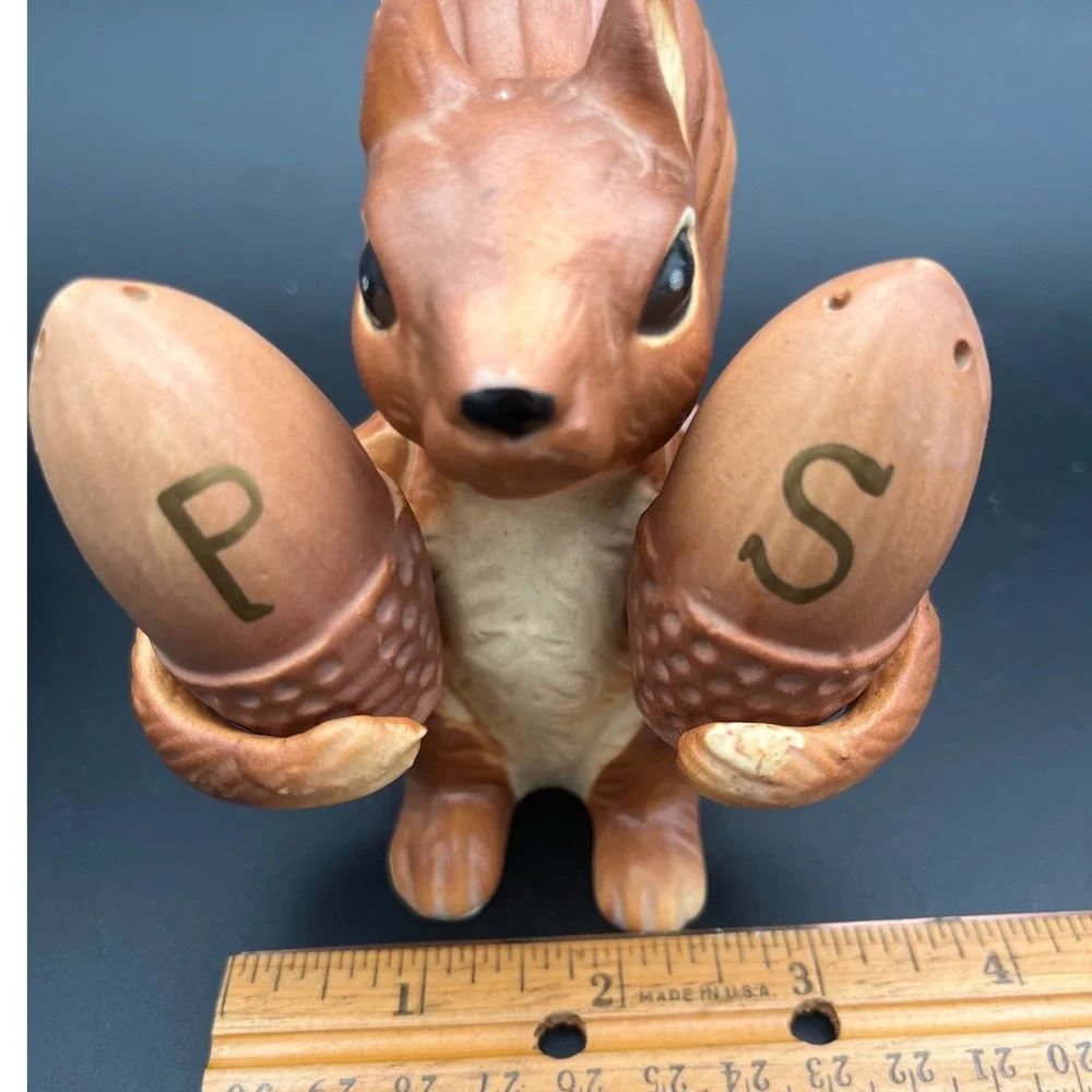 N/A kitschy squirrel